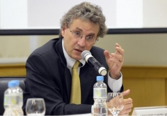 Armando Castelar Pinheiro é Coordenador de Economia Aplicada do IBRE/FGV e professor do Instituto de Economia da UFRJ imagem